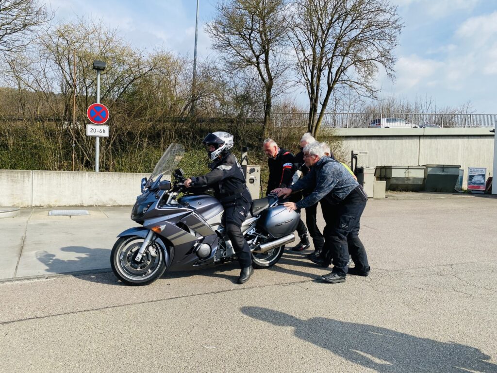 300kg Motorrad schieben