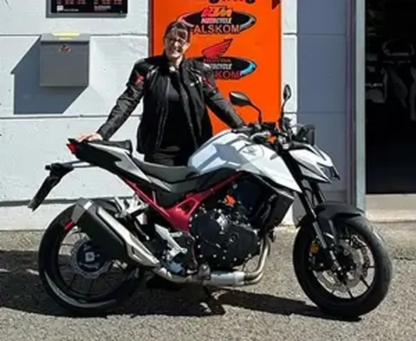 Cat Honda CB750 Hornet